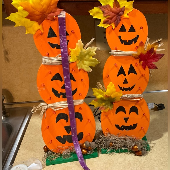 Handcrafted/ hand painted wood Halloween stacked pumpkins with orange lights on. - Picture 5 of 6